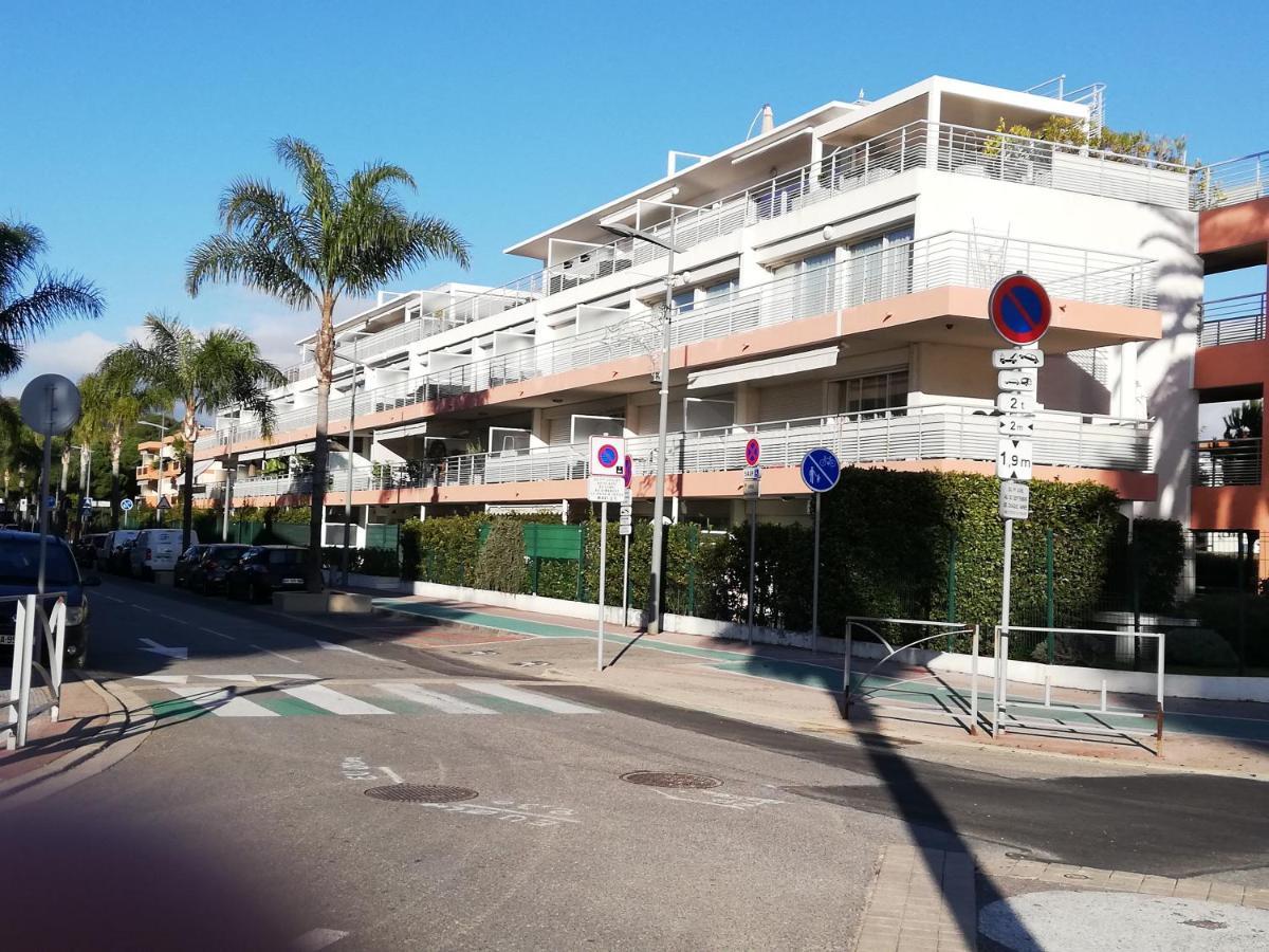 2p Et Parking Prive A 50m Des Plages. Apartment